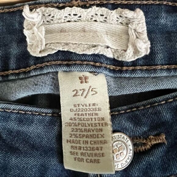 Altar’d State distressed Skinny Blue jeans Rough Hem size 27/5 - Picture 5 of 6